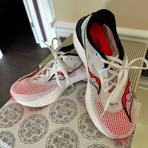 Women’s Saucony endorphin pro 3 running sneaker